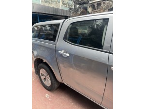 İSUZU DMAX 2010 ARKA SAĞ KAPI KOMPLE İSUZU DMAX 2010 ARKA SAĞ KAPI KOMPLE
